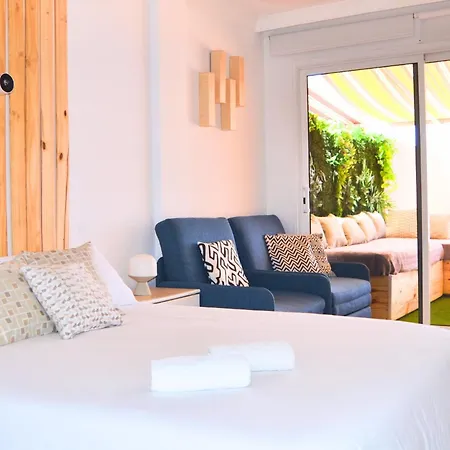 Apartment Oceanfront Chillstay - 4 Beds And A Pool